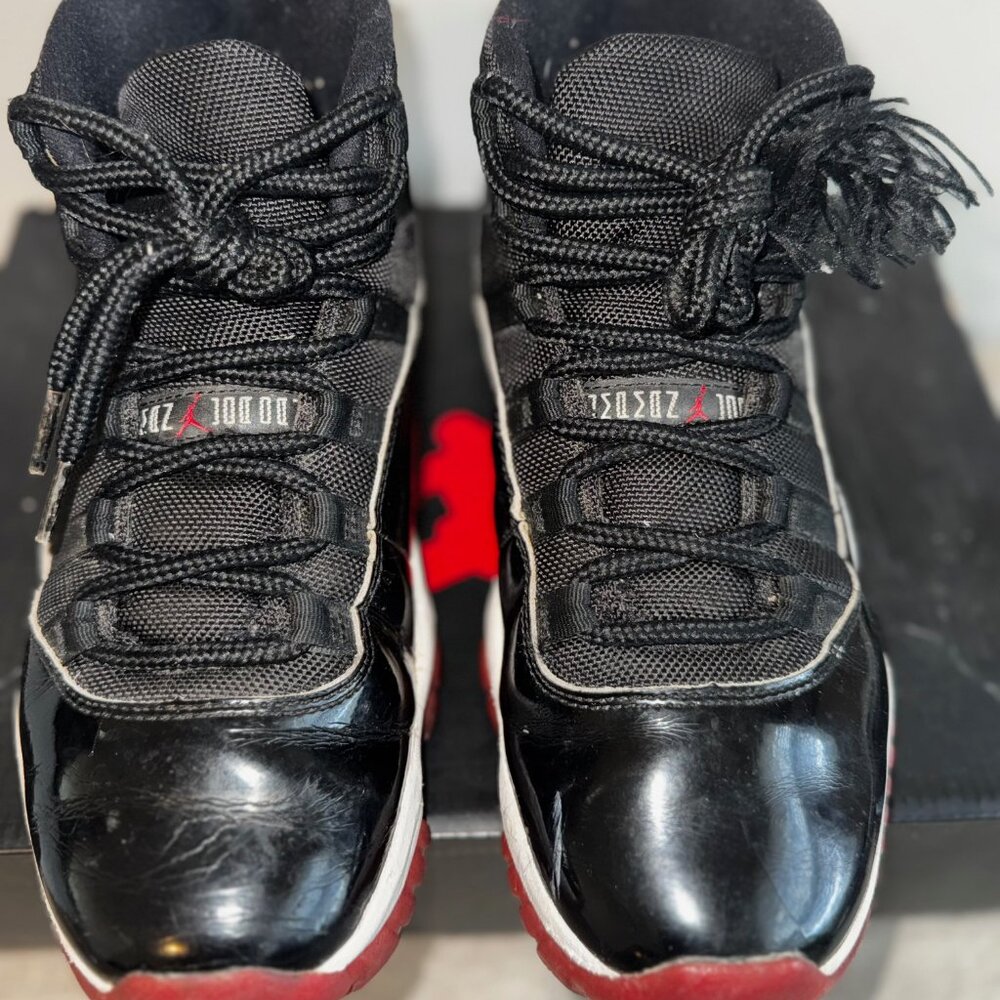Jordan Bred 11 Size 9